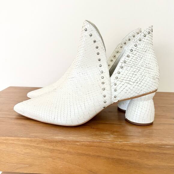 Vicson Jane Leather Silver Stud Pointed Toe Ankle Boots White Women's Size US 8 - Picture 5 of 10